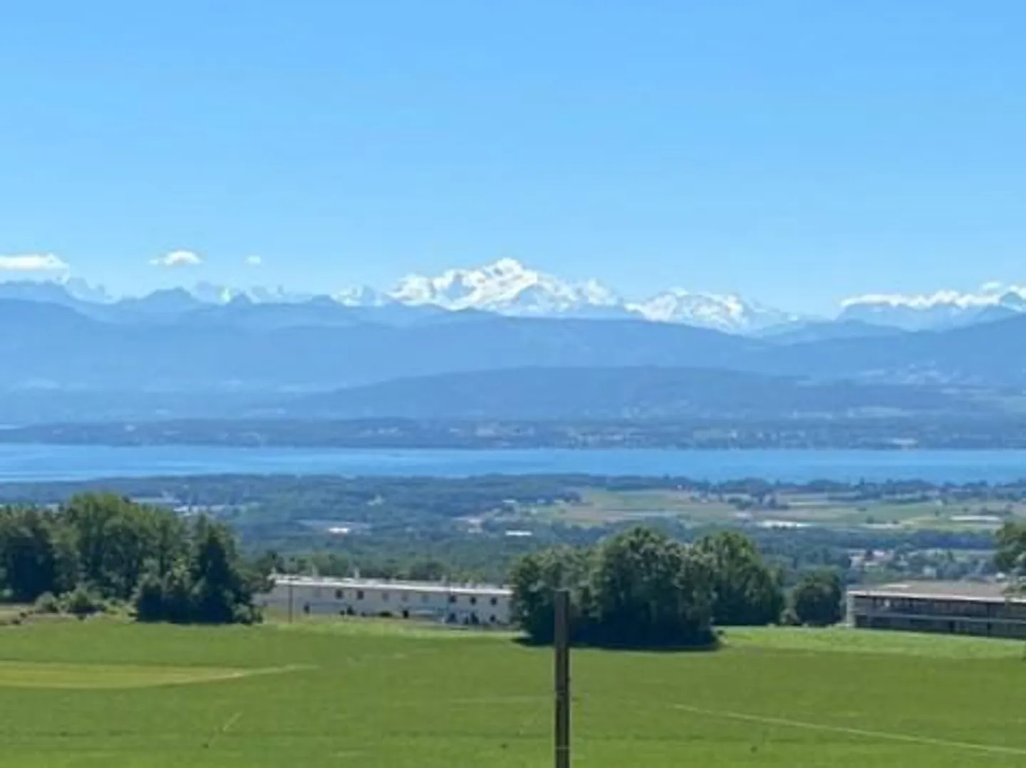 Villa bifamiliare di 4,5 locali con vista sul lago, sulle Alpi e sul Monte Bianco - Foto 2 di 8