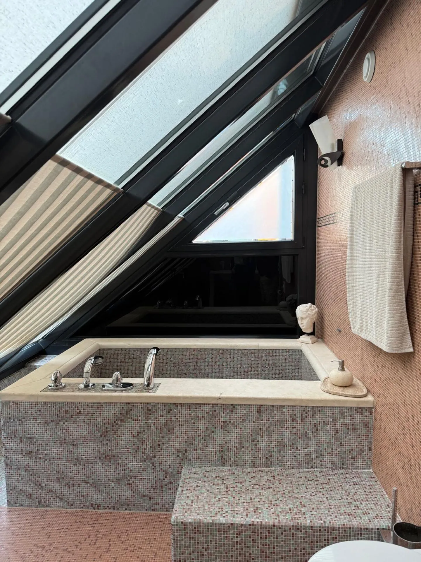 «EXKLUSIVE LUXUSHAUS - STILVOLL AUSGESTATTET UND BEZUGSFERTIG» - Foto 5 von 6