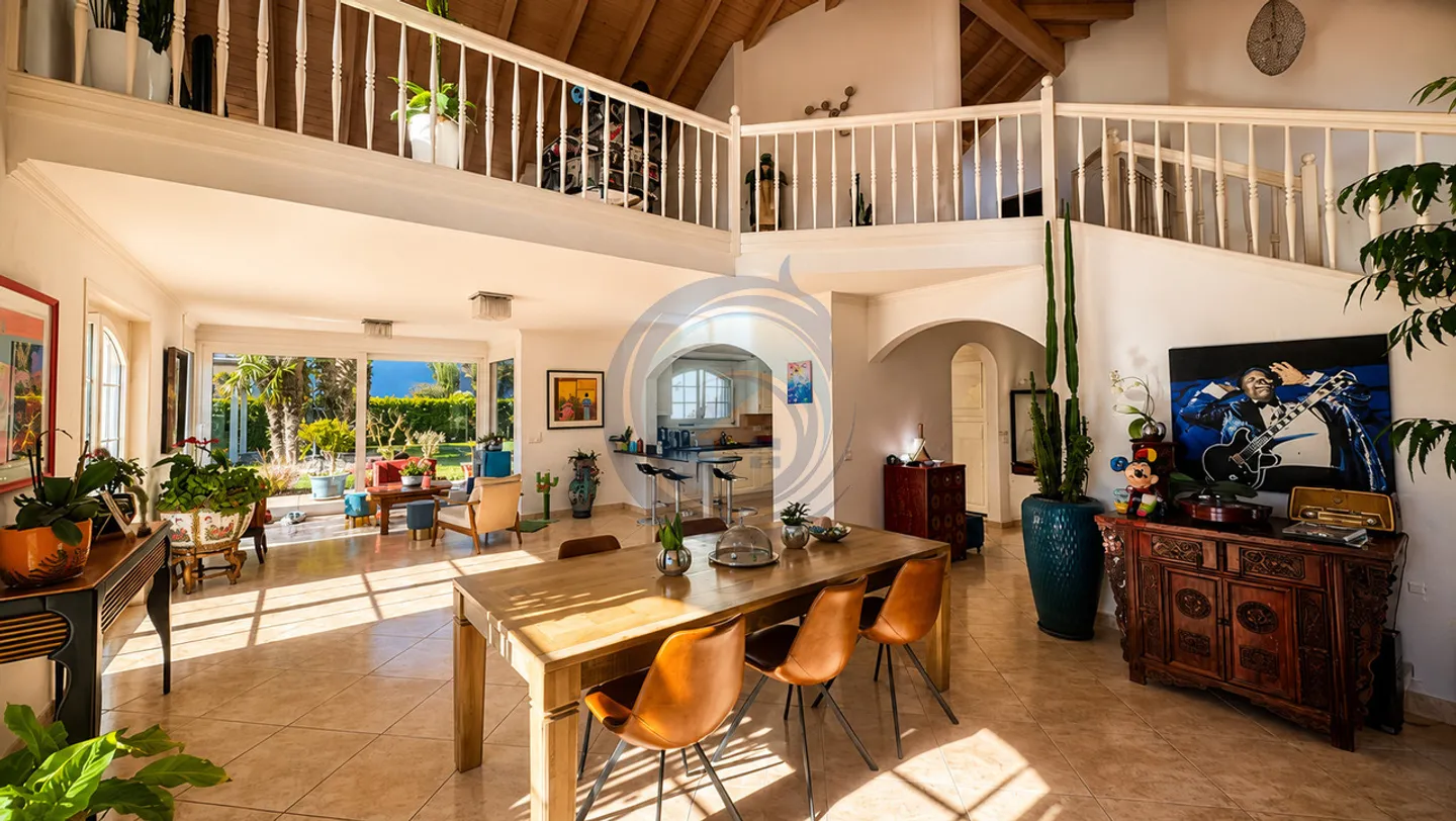 Charming Detached Villa with 6.5 Rooms and Pool - Photo 1 of 15