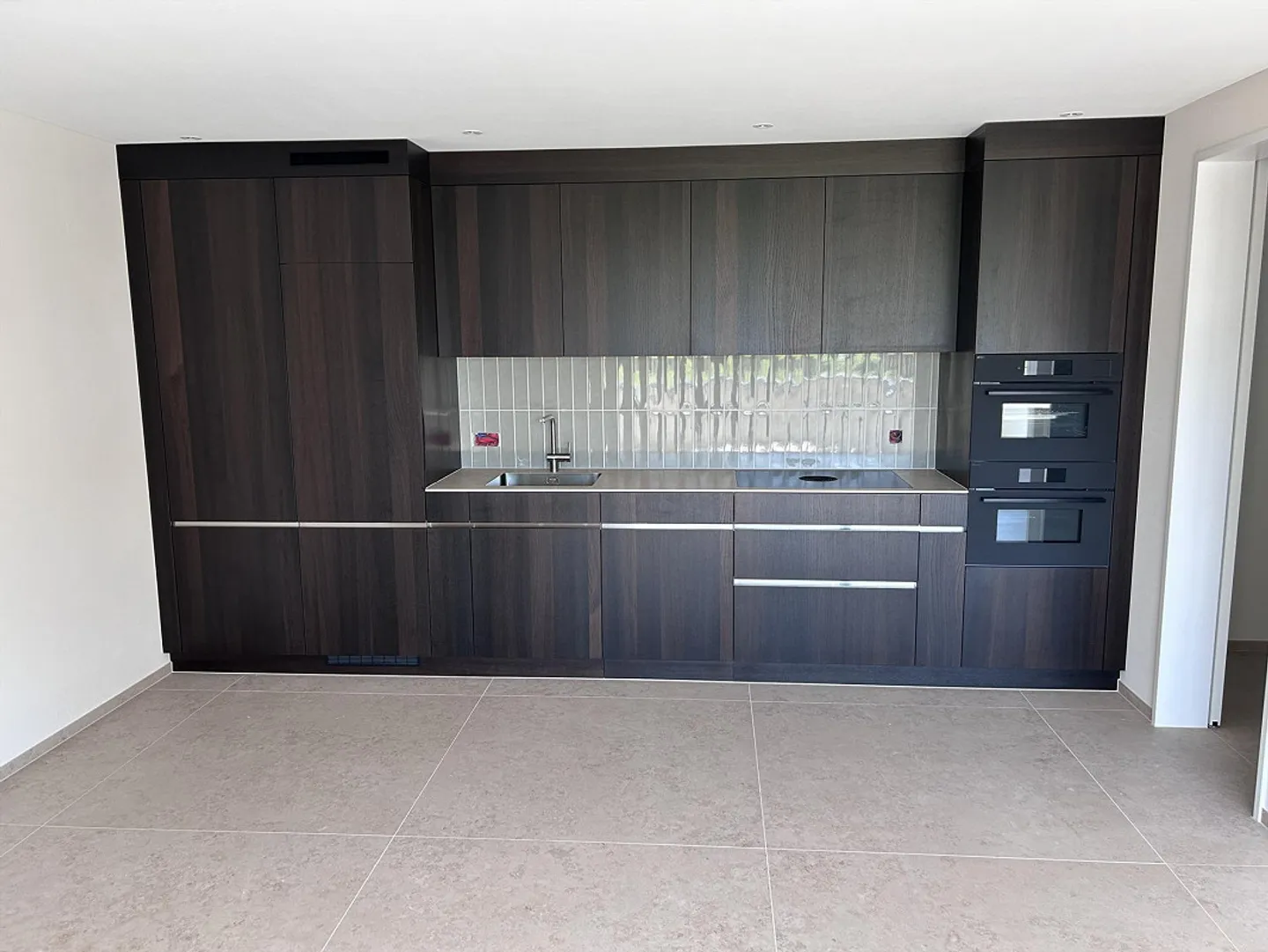 Charming Apartment with Balcony - Photo 3 of 10