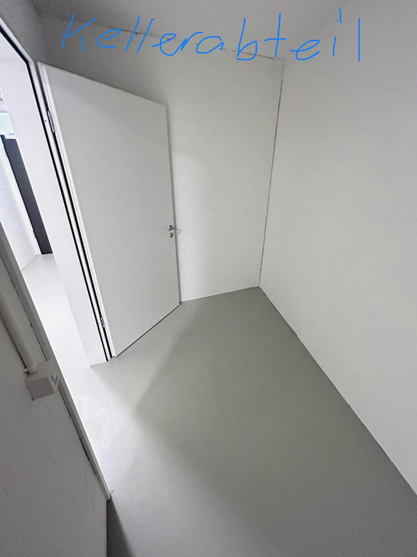 Charming Apartment with Balcony - Photo 8 of 10