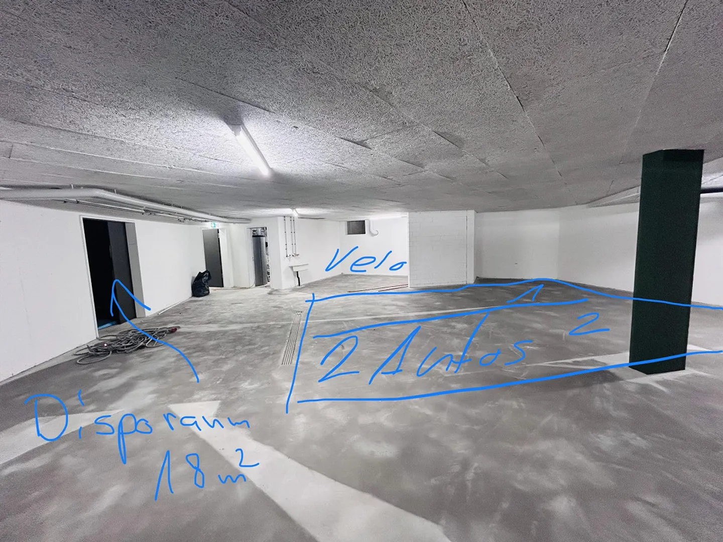 Charming Apartment with Balcony - Photo 9 of 10