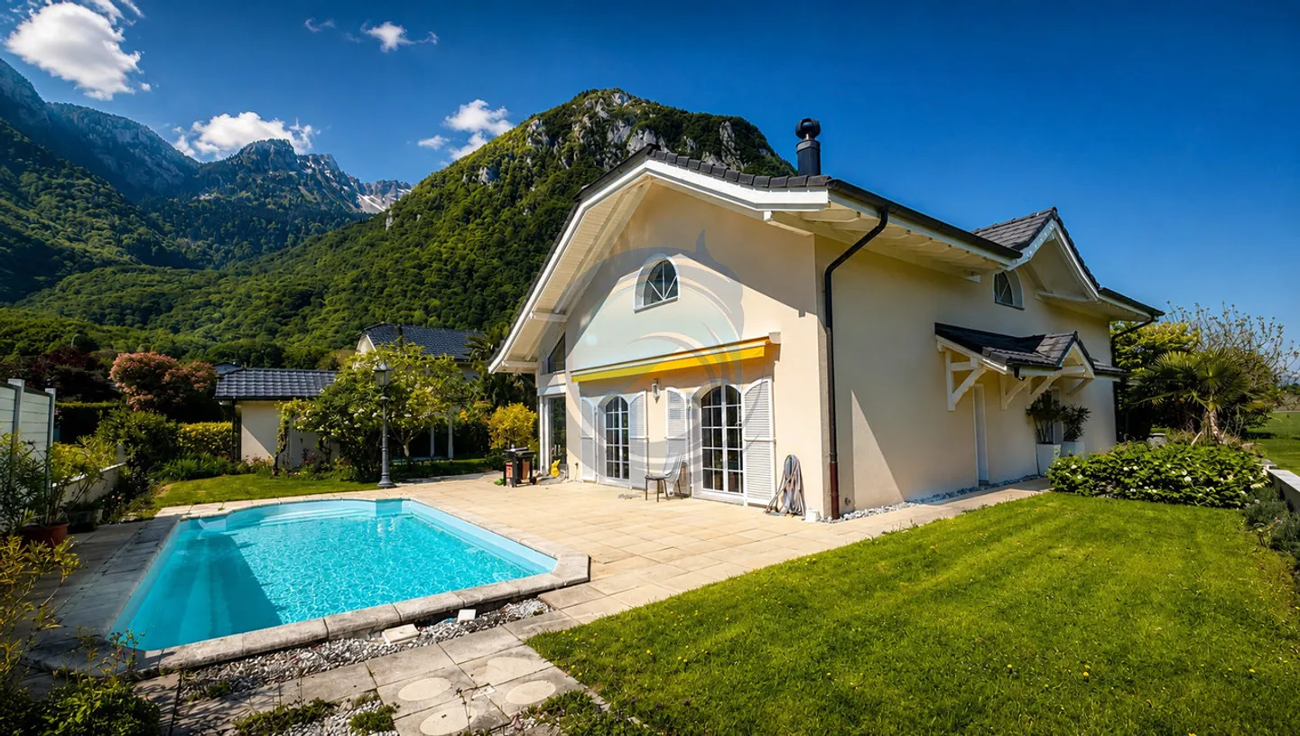 Charming Detached Villa with 6.5 Rooms and Pool - Photo 6 of 15