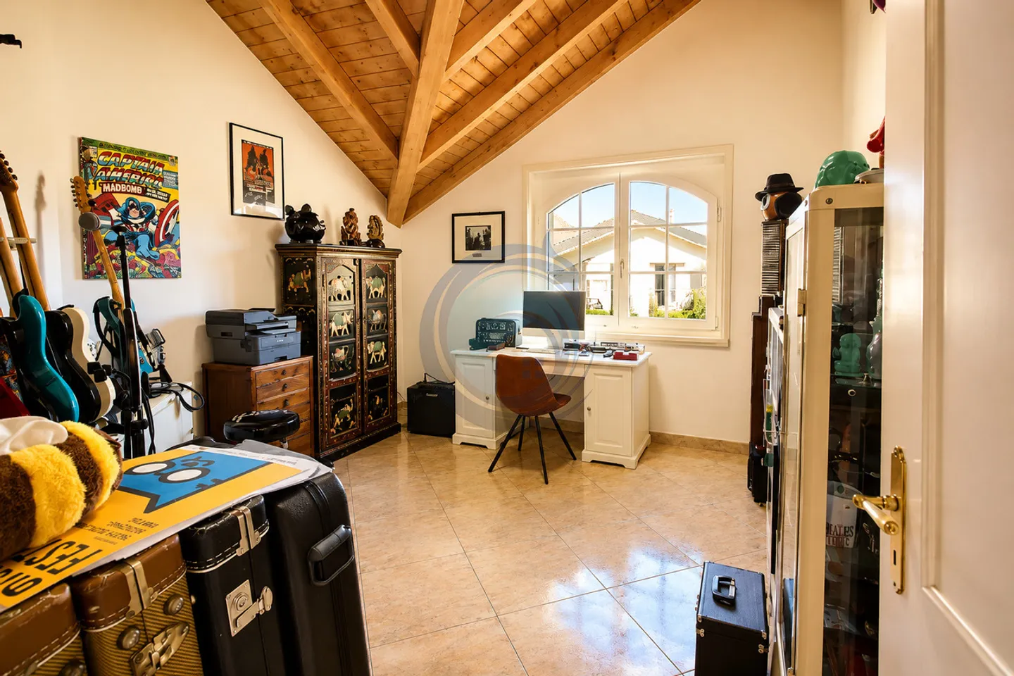 Charming Detached Villa with 6.5 Rooms and Pool - Photo 13 of 15