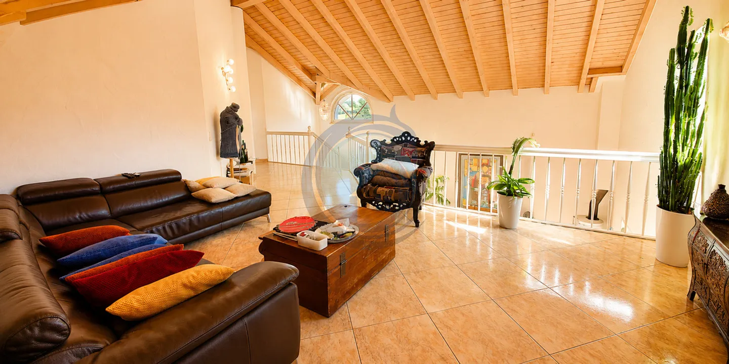 Charming Detached Villa with 6.5 Rooms and Pool - Photo 12 of 15