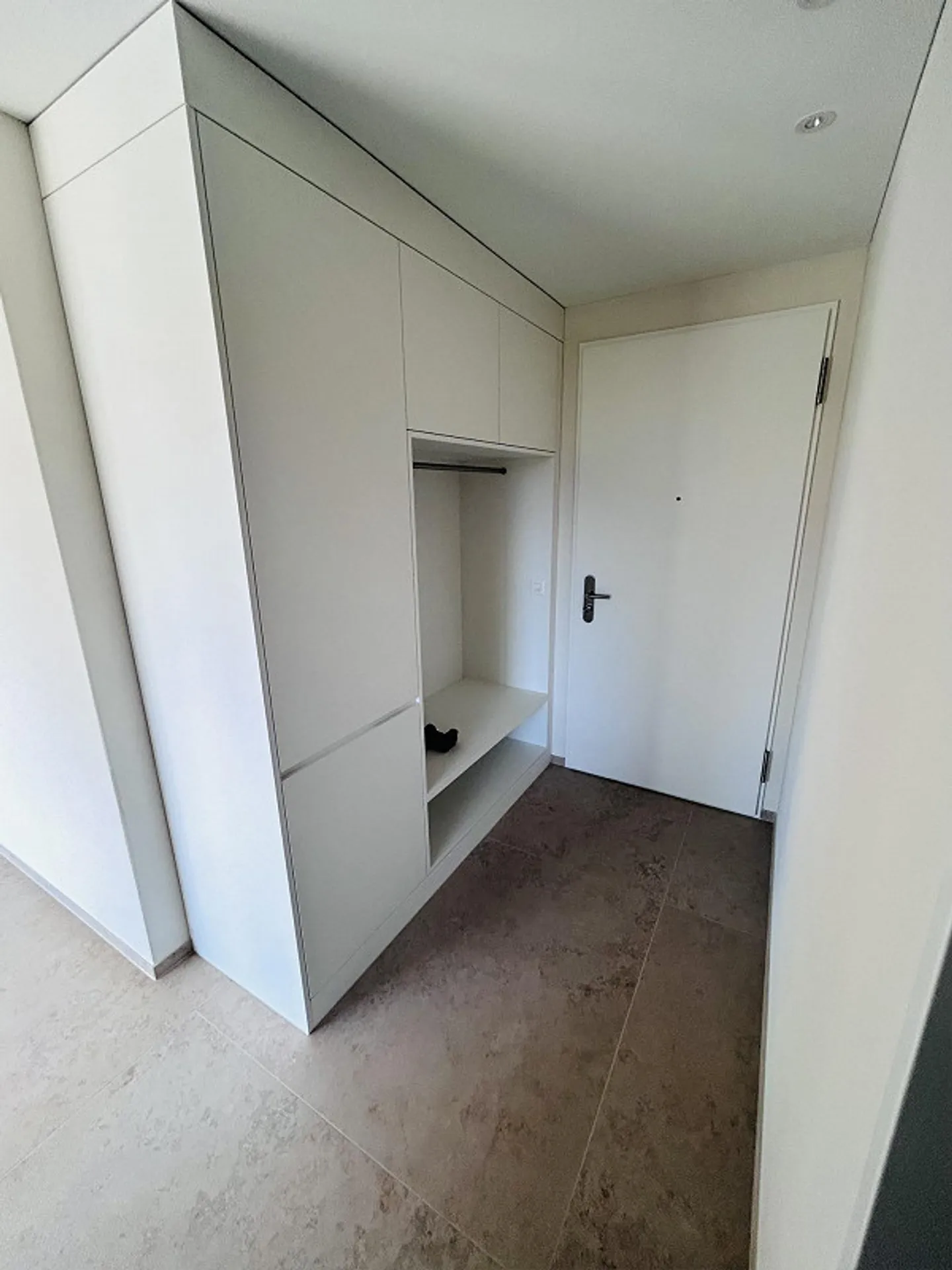 Charming Apartment with Balcony - Photo 5 of 10