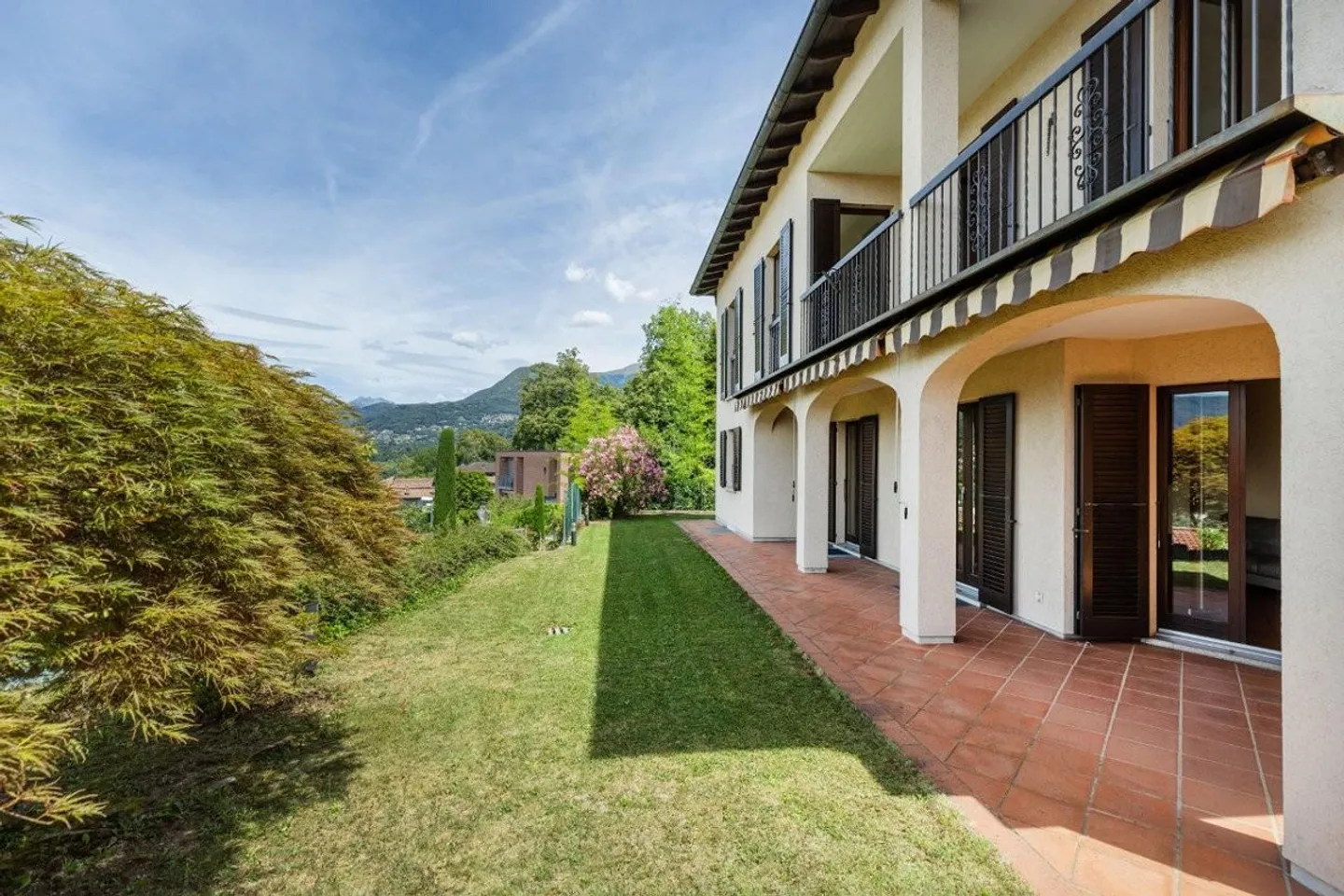 Maison unifamiliale élégante de 6,5 pièces à Davesco-Soragno - Photo 3 sur 18