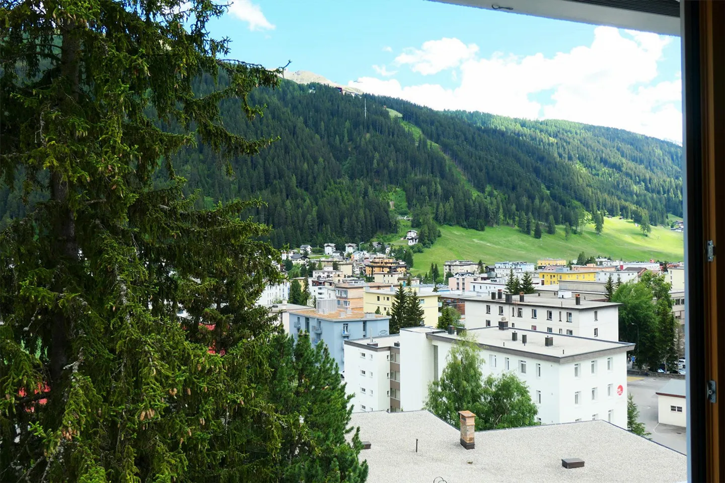 Appartamento 3 1/2 locali 4° piano vicino alla pista di ghiaccio - Foto 2 di 11