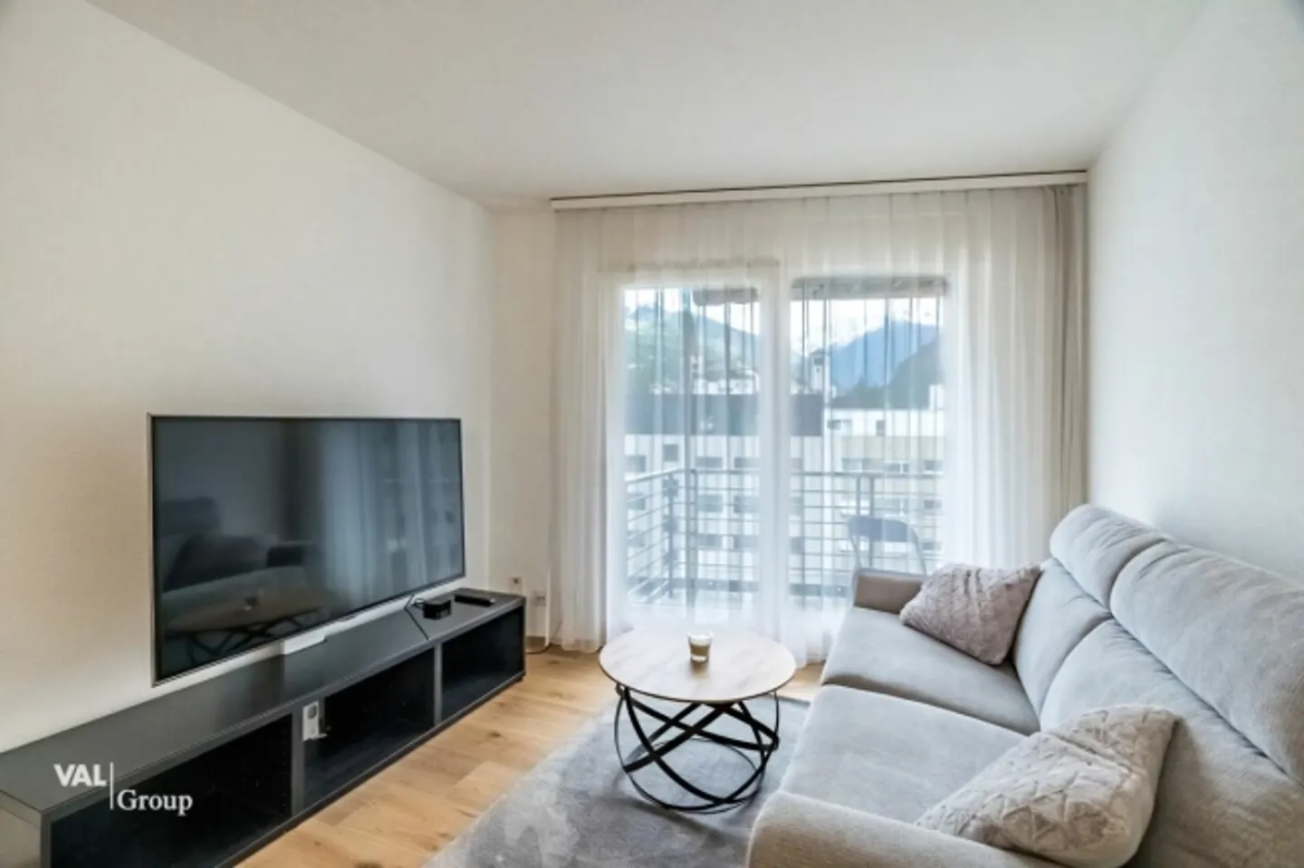 Bright, furnished apartment in an excellent, central location in the heart of Visp - Photo 3 of 12