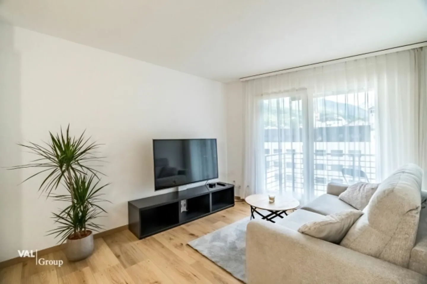 Bright, furnished apartment in an excellent, central location in the heart of Visp - Photo 4 of 12