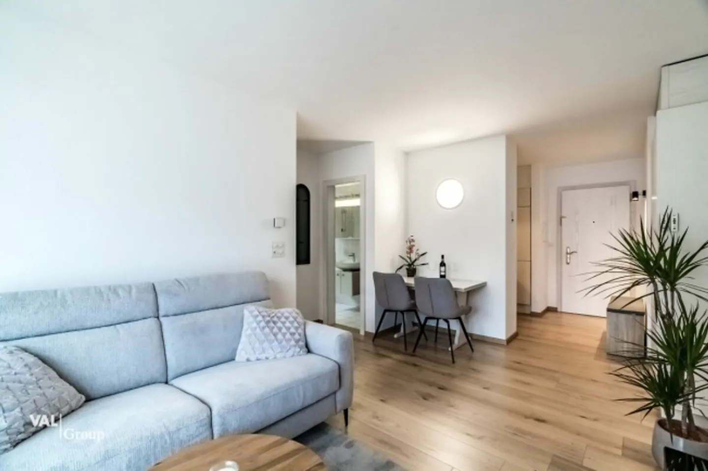 Bright, furnished apartment in an excellent, central location in the heart of Visp - Photo 5 of 12