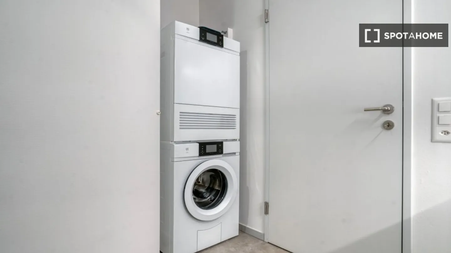 Découvrez, visitez et louez votre nouveau chez-vous en ligne en toute confiance. - Photo 11 sur 16