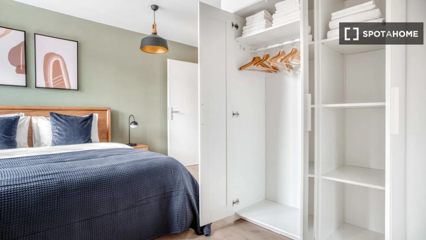 Discover, visit, and rent your new home online with complete confidence. - Photo 9 of 17