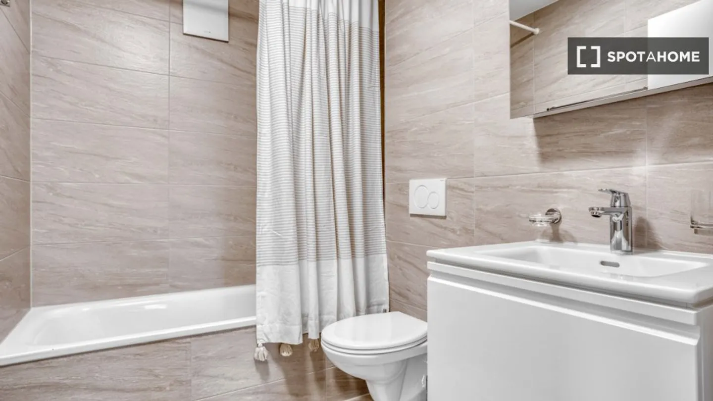 Discover, visit, and rent your new home online with complete confidence. - Photo 10 of 17