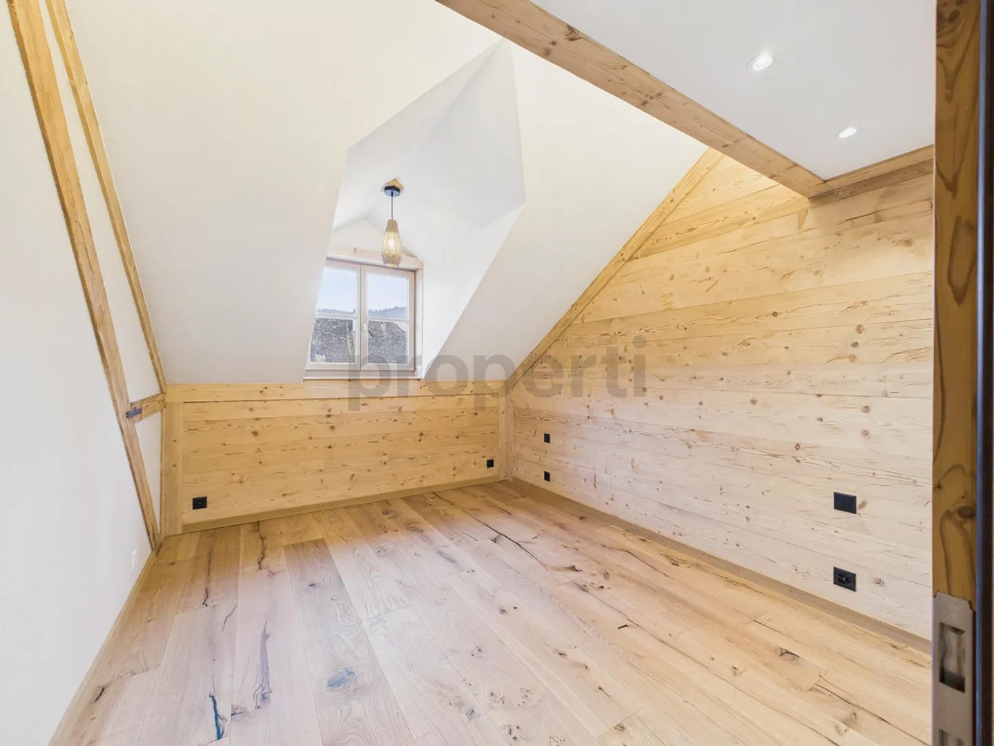 Attico ristrutturato di 4,5 stanze a Oberdiessbach - Foto 6 di 11