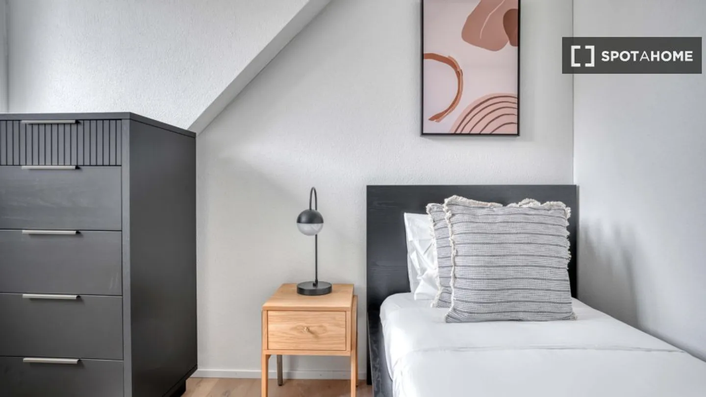 Discover, visit, and rent your new home online with complete confidence. - Photo 16 of 17