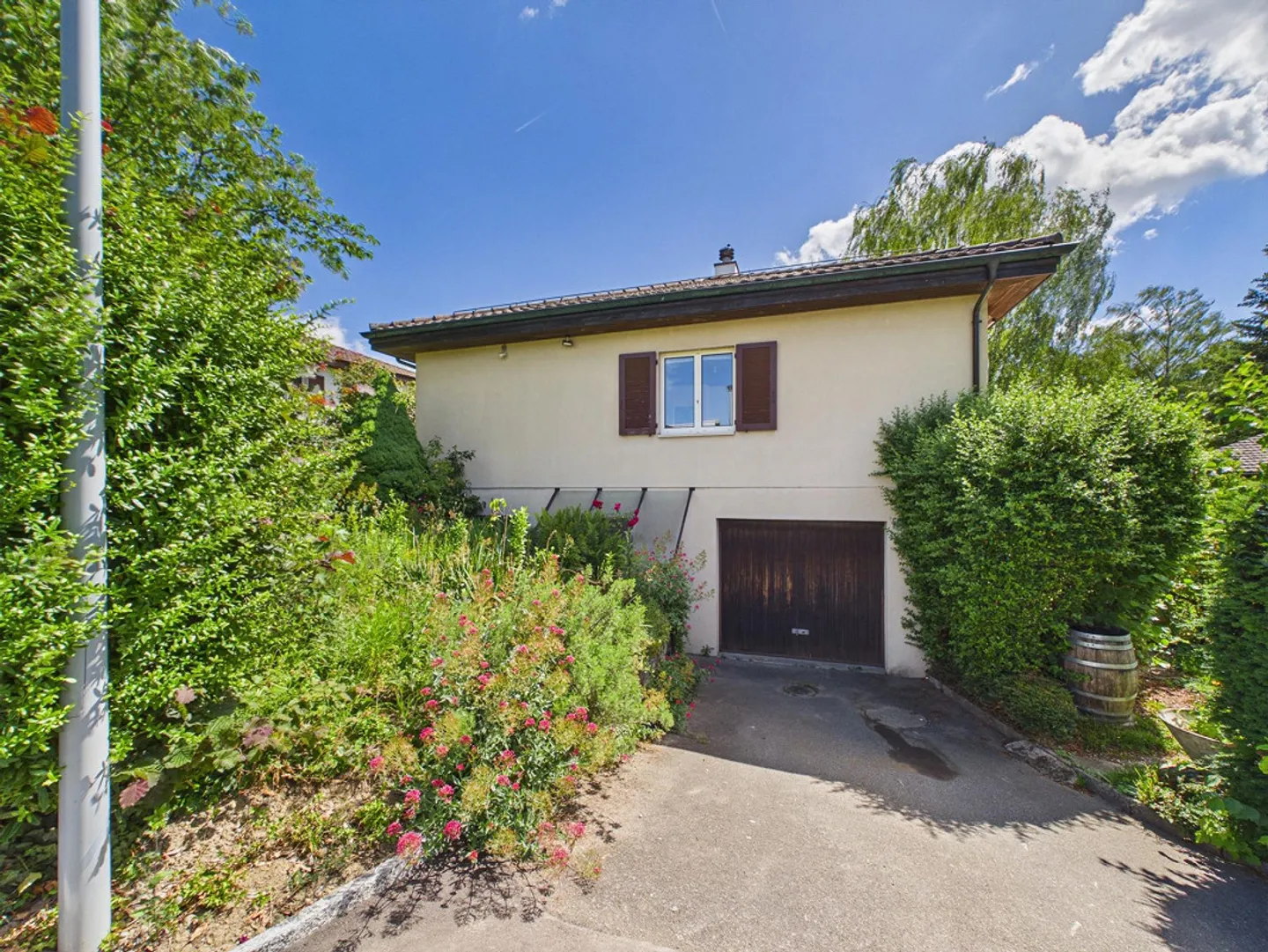 Charmantes Freistehendes Einfamilienhaus - Foto 1 von 18