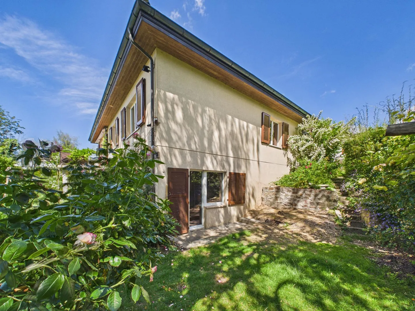 Charmantes Freistehendes Einfamilienhaus - Foto 2 von 18