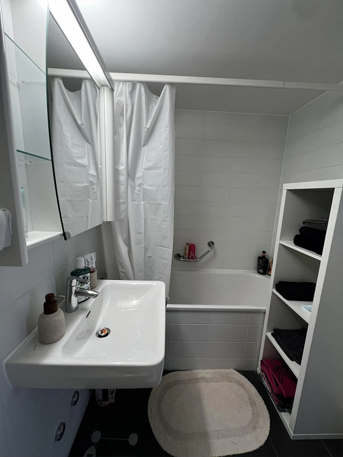 2.5-Zimmer-Wohnung mit Balkon – möbliert zur Untermiete - Foto 9 von 11