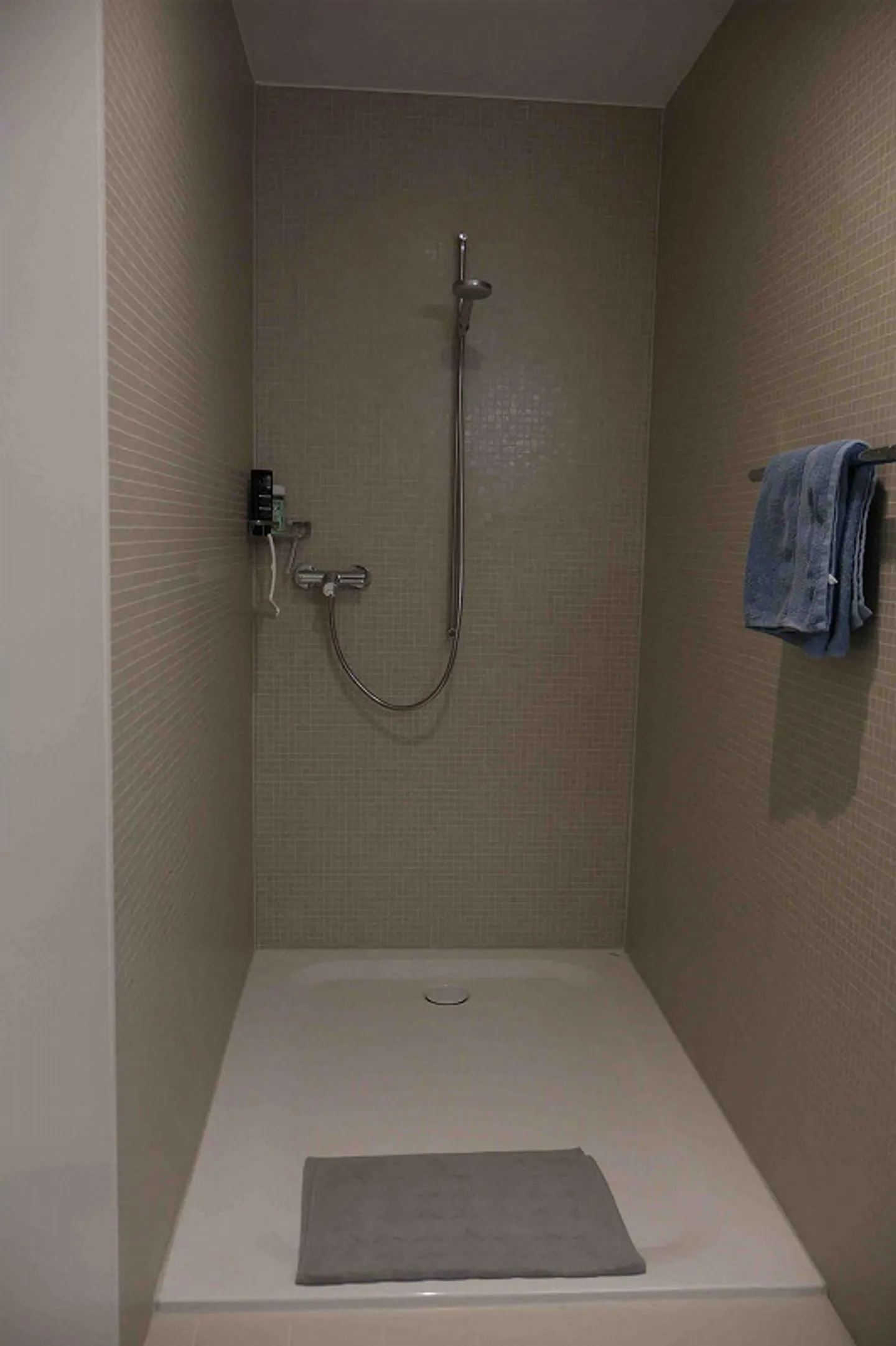 Modernes 2,5-Zimmer-Apartment mit Balkon und Garage in Kriens - Foto 11 von 23