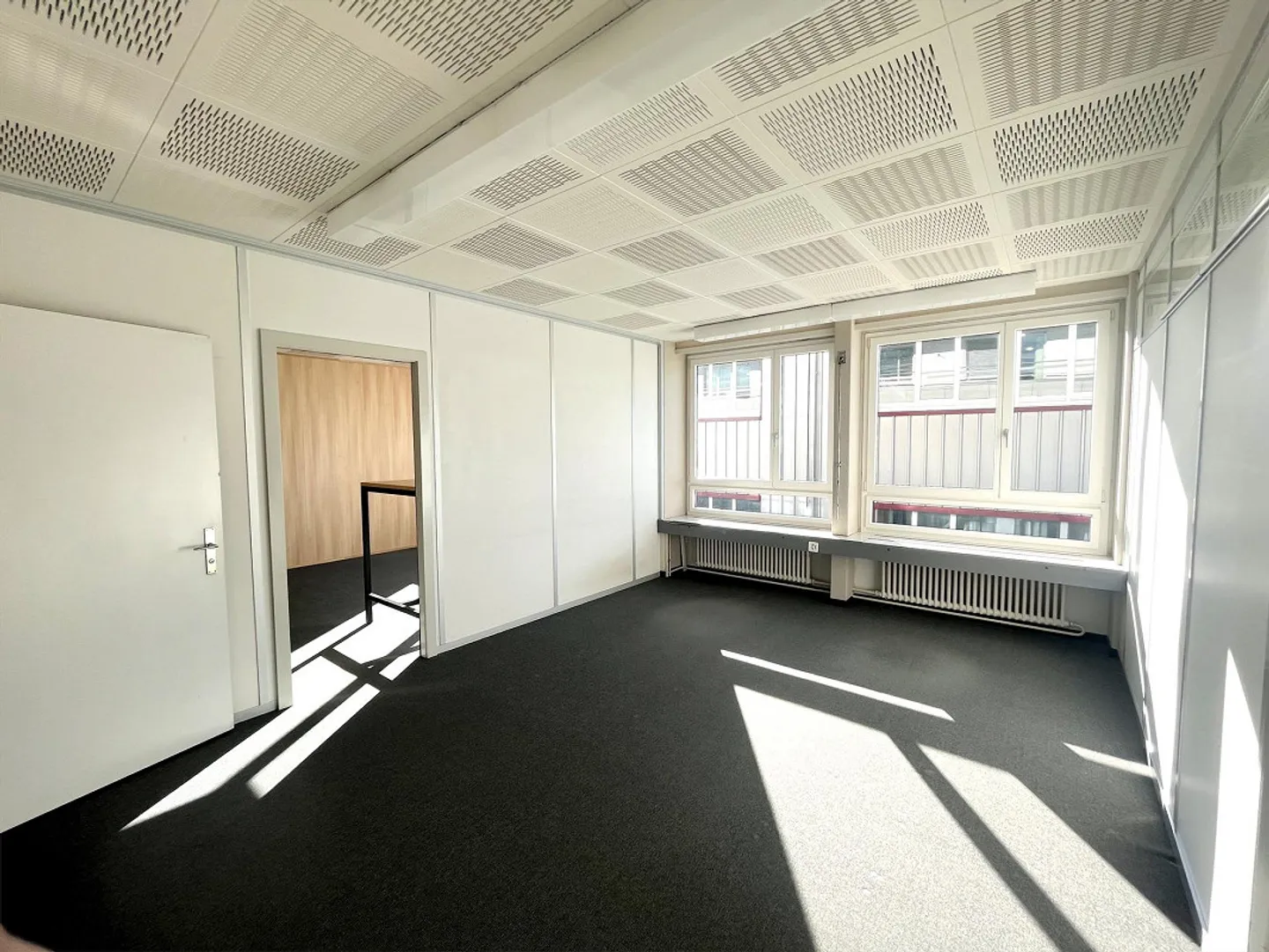 Stanze per ufficio, studio, formazione, laboratorio in posizione privilegiata a partire da 20 m2 - Foto 3 di 12