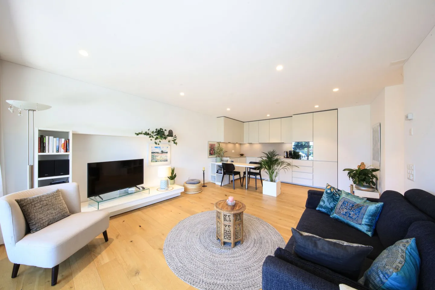 MINUSIO - Modernes 2.5-Zimmer-Apartment mit großer Terrasse - Foto 2 von 12
