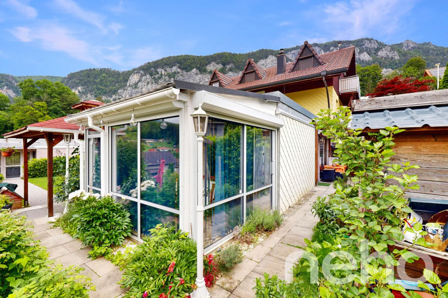 Casa unifamiliare idilliaca con giardino d'inverno e vista panoramica - Foto 3 di 13