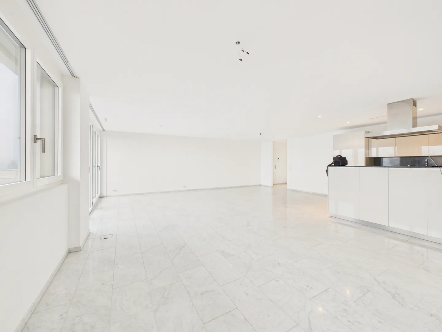 Appartamento moderno di 4,5 stanze in una posizione adatta alle famiglie a Dübendorf - Foto 2 di 11