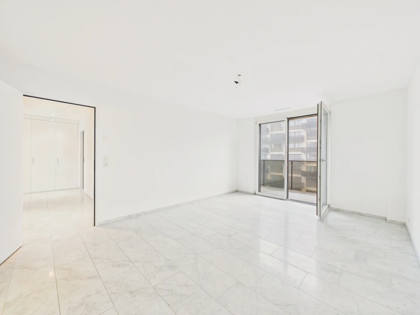 Appartamento moderno di 4,5 stanze in una posizione adatta alle famiglie a Dübendorf - Foto 1 di 11