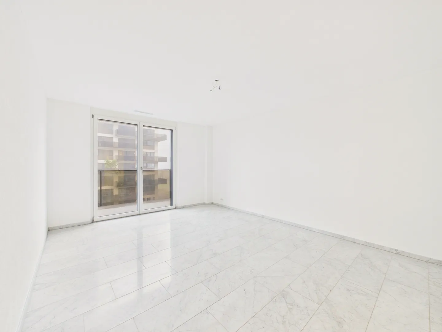 Appartamento moderno di 4,5 stanze in una posizione adatta alle famiglie a Dübendorf - Foto 5 di 11