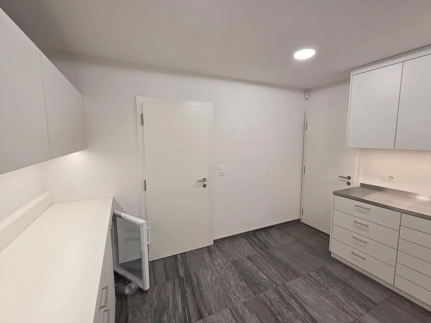 Renoviertes Arztpraxiszimmer - Foto 5 von 8