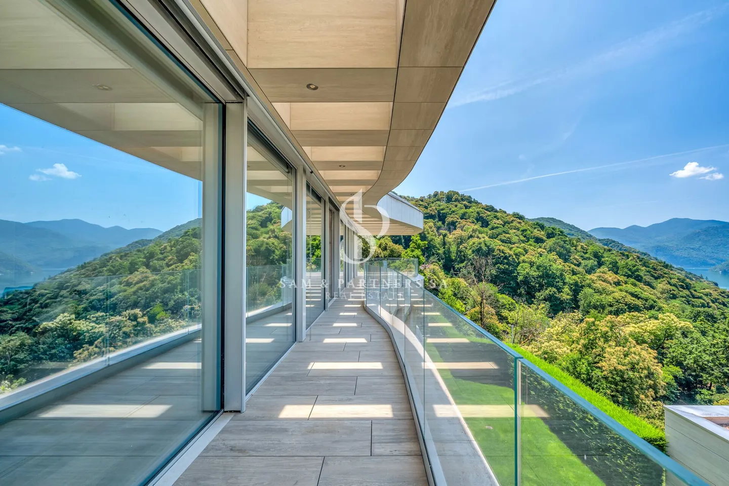 Villa Contemporanea con Vista Lago - Foto 3 di 24