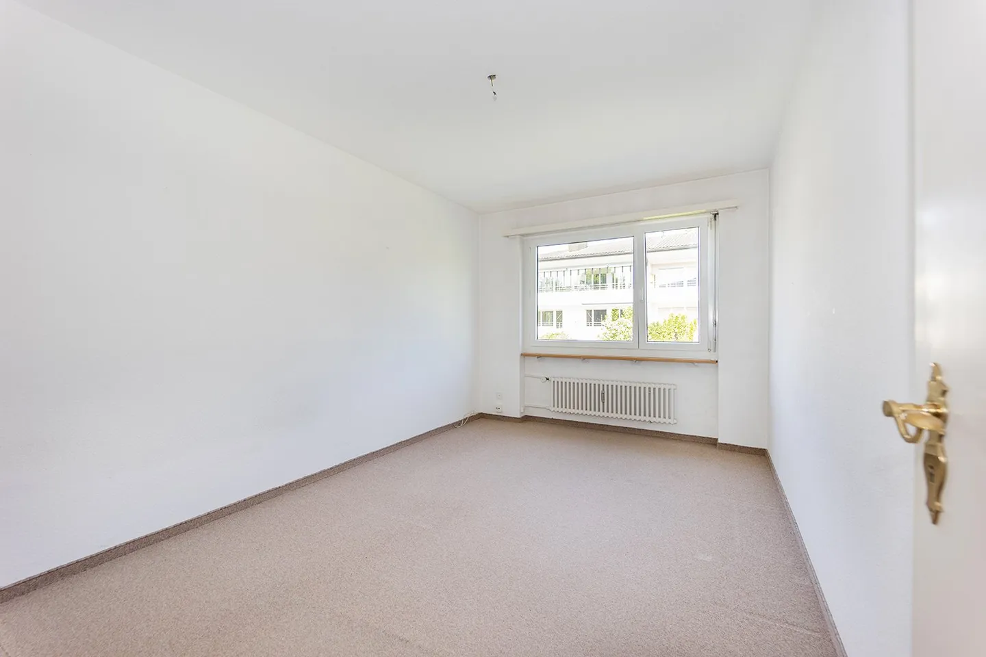 Ampio appartamento di 6 stanze in una posizione residenziale attraente con vista - Foto 10 di 14