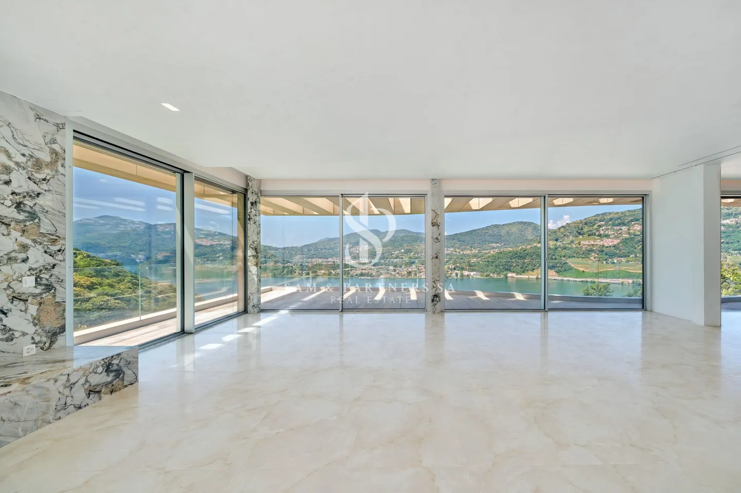 Villa Contemporanea con Vista Lago - Foto 11 di 24