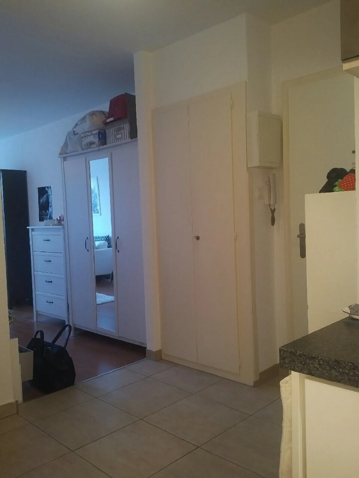 MODERN 1 ROOM APARTMENT - in a quiet area! - Photo 3 of 5