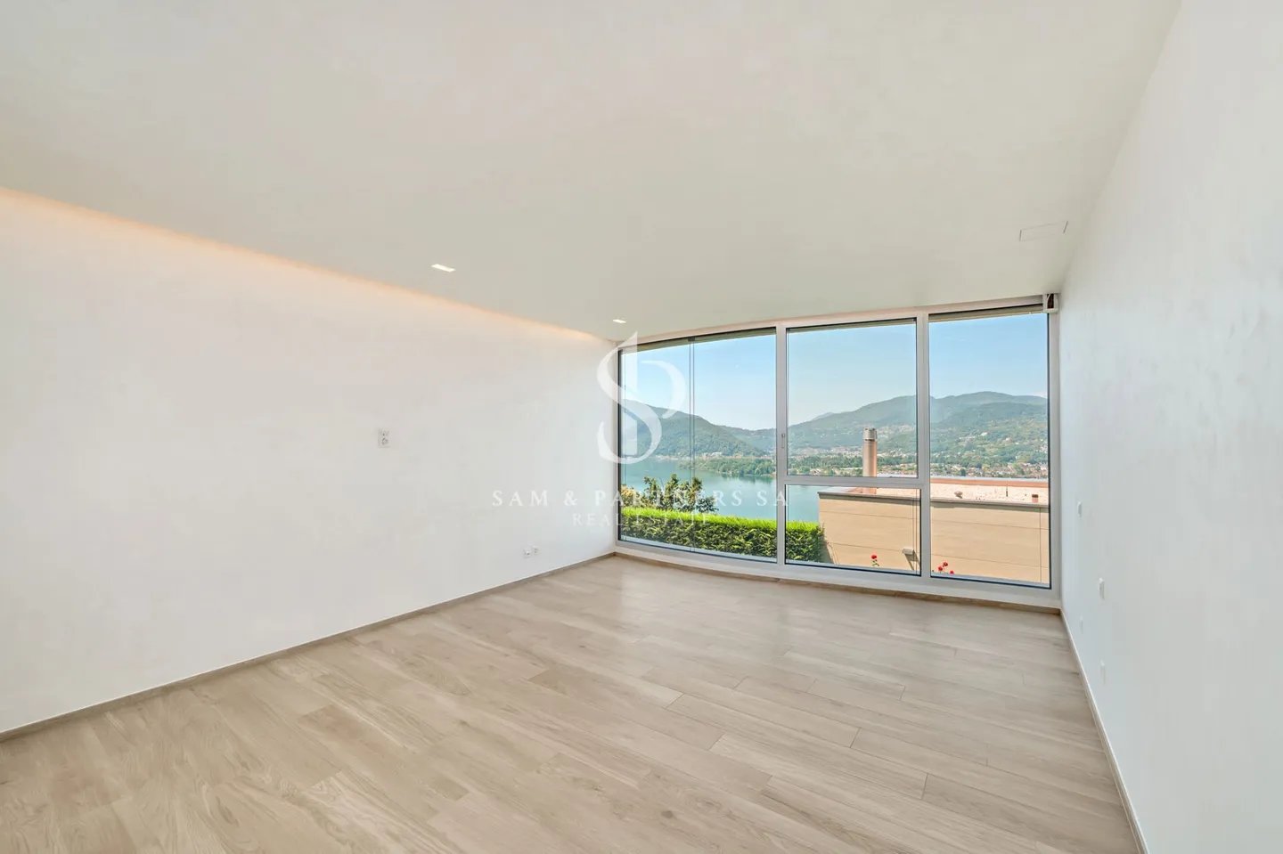 Villa Contemporanea con Vista Lago - Foto 20 di 24