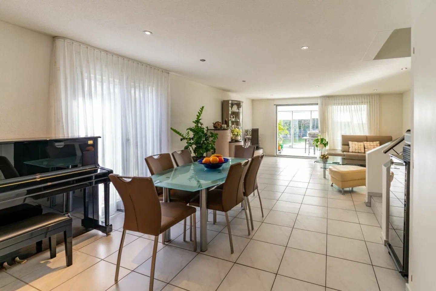 Familienidylle in Spreitenbach - Charmantes 7-Zimmer-Reiheneinfamilien-Eckhaus mit Wintergarten und Garten - Foto 1 von 18