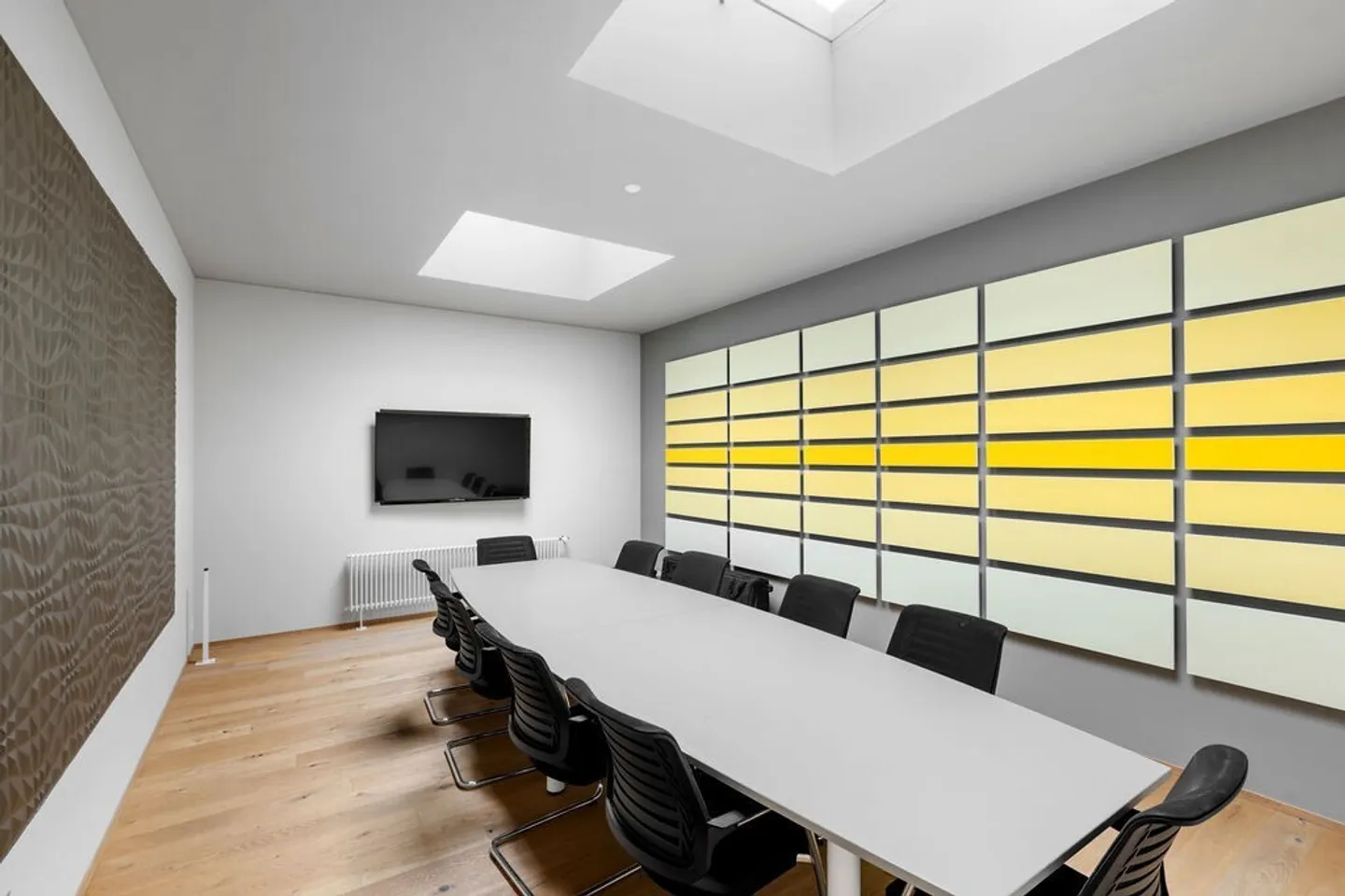 Flexible commercial spaces with storage, office, and showroom areas in Ittigen near Bern - Photo 4 of 9