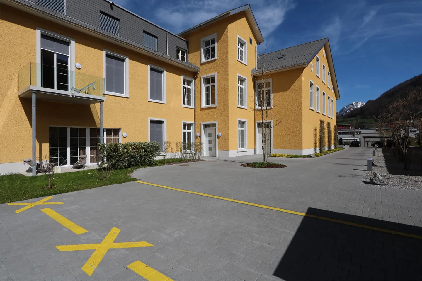 3.5-room apartment for rent at Erlenstrasse 23, Mollis - Photo 1 of 7