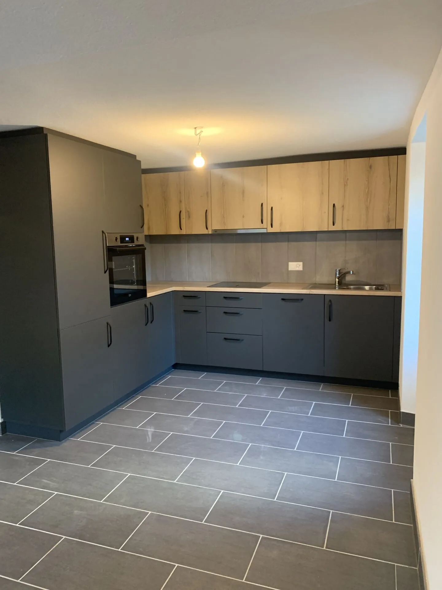 Appartement rénové de 2.5 pièces à louer - Photo 1 sur 5