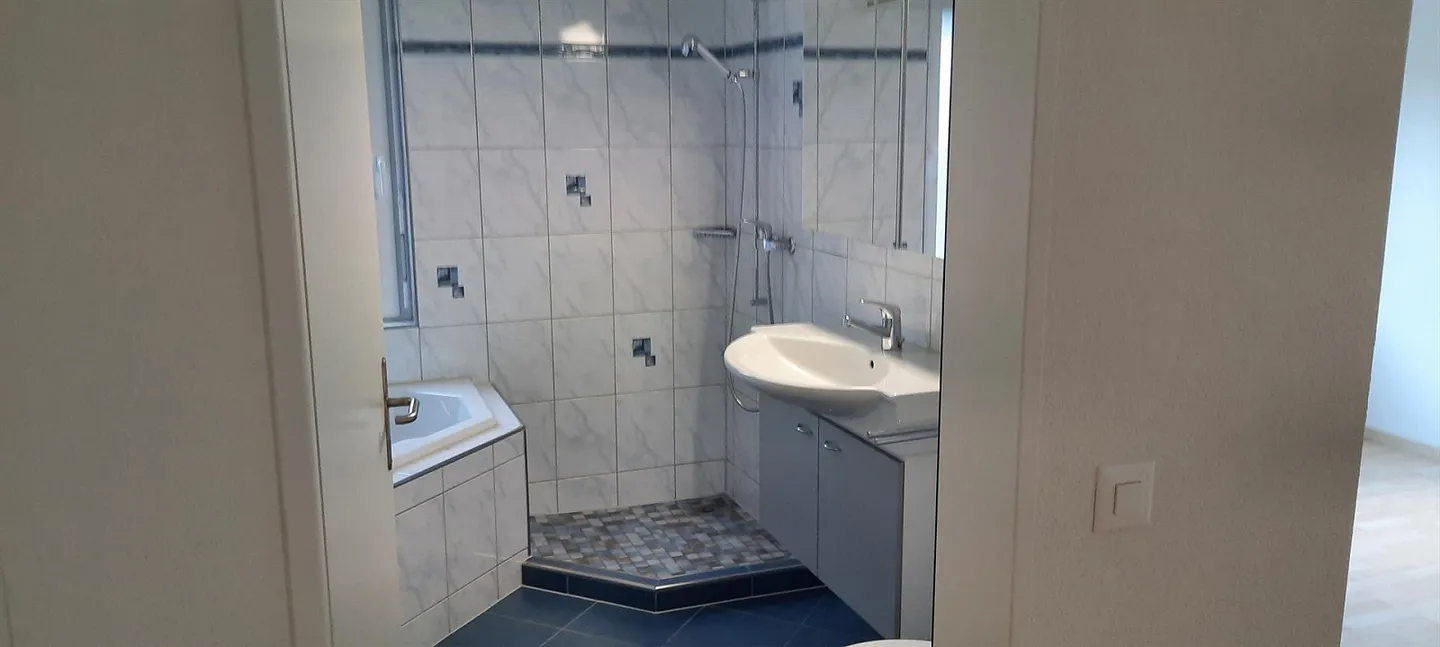 Schöne 4 1/2-Zi-Maisonettewohnung mit Wintergarten und allem Komfort - Foto 6 von 7