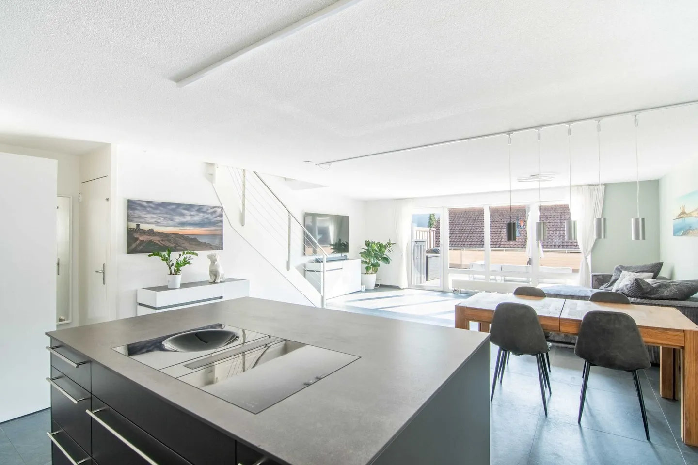 Moderna casa a terrazza di 4,5 stanze con area esterna soleggiata e posto auto. - Foto 3 di 26