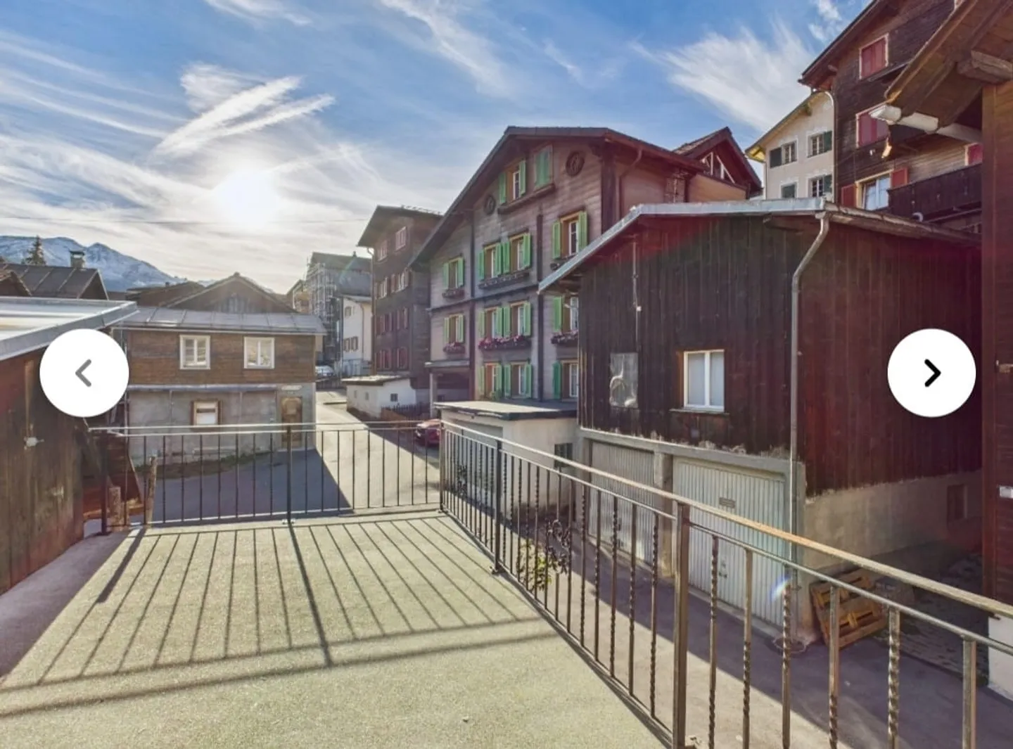 Maison avec atelier et plus de 100 m² d'espaces supplémentaires - idéal pour vivre et travailler à Disentis - Photo 1 sur 13
