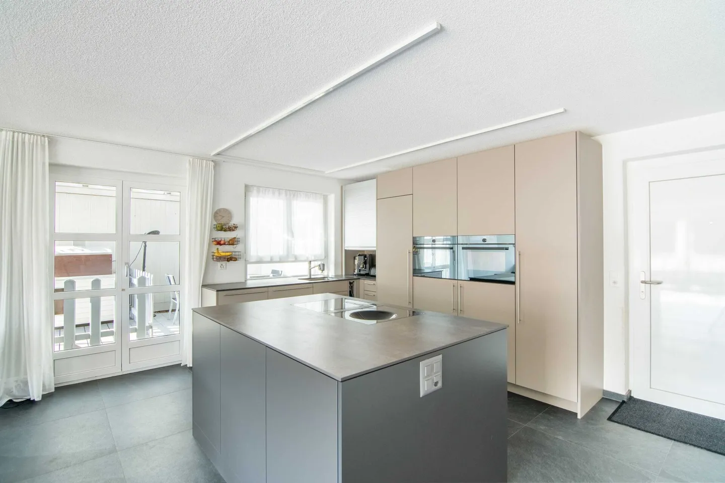 Moderna casa a terrazza di 4,5 stanze con area esterna soleggiata e posto auto. - Foto 4 di 26