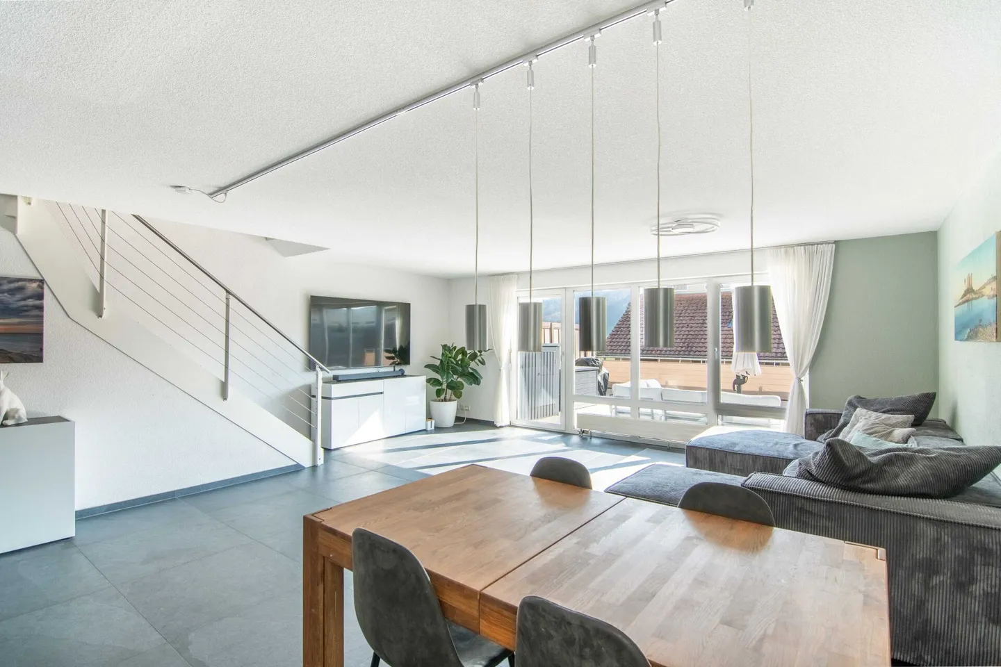 Moderna casa a terrazza di 4,5 stanze con area esterna soleggiata e posto auto. - Foto 6 di 26