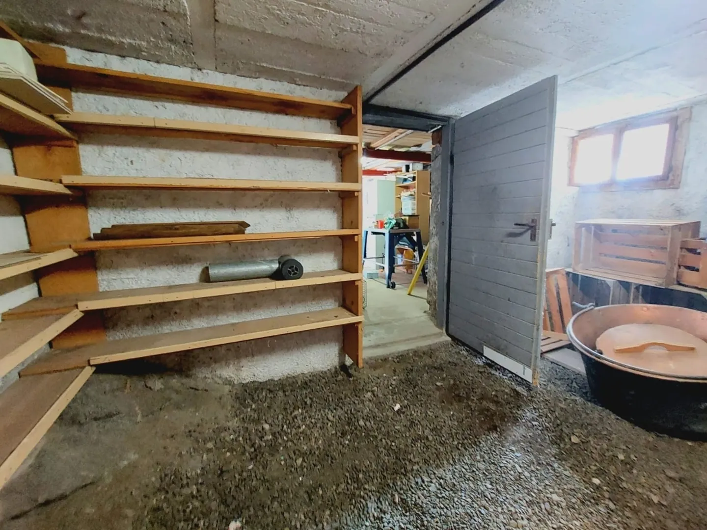 Maison avec atelier et plus de 100 m² d'espaces supplémentaires - idéal pour vivre et travailler à Disentis - Photo 9 sur 13