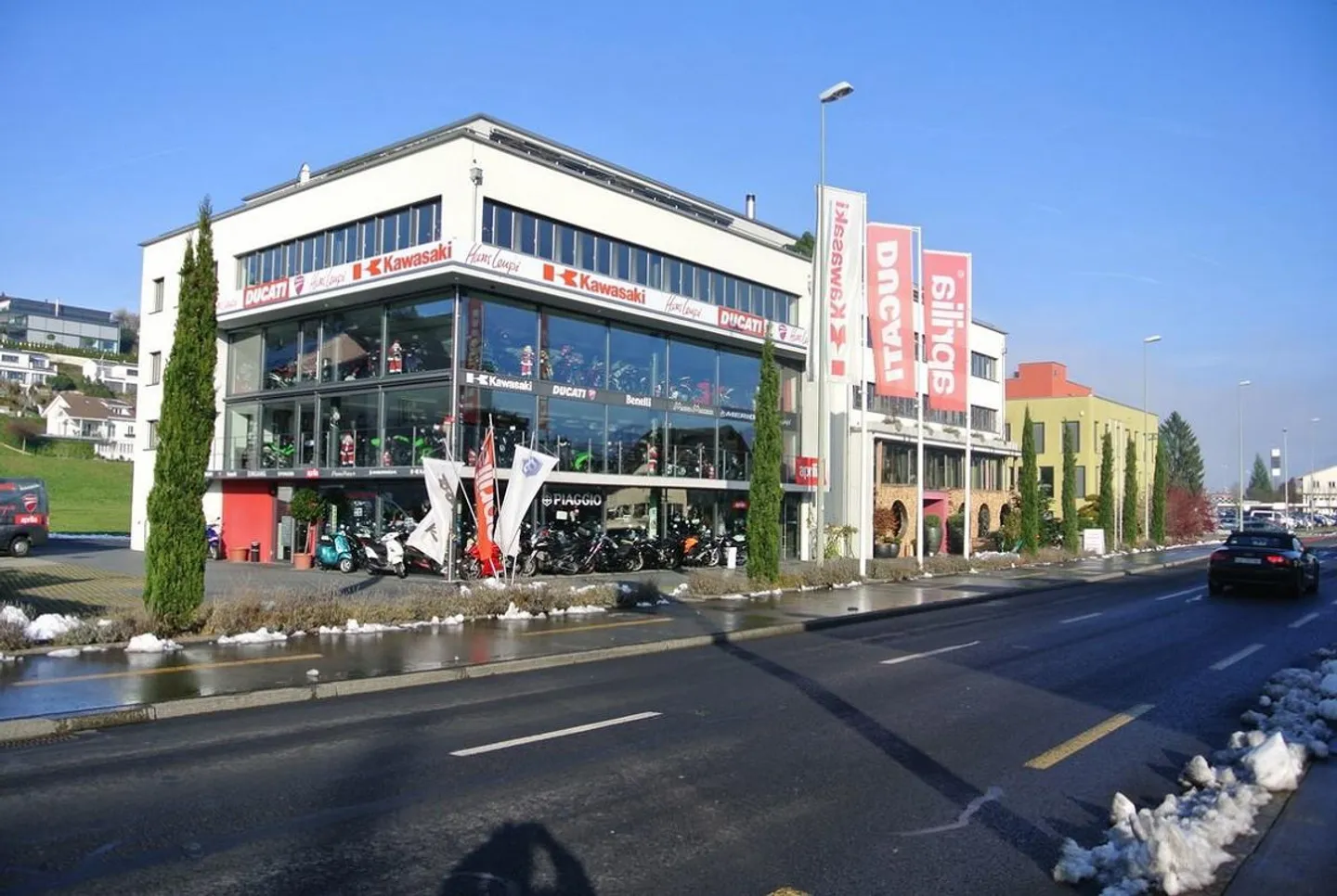 In affitto Ufficio/Commerciale/Studio 1° Piano nella Comunità Attraente M... - Foto 1 di 9