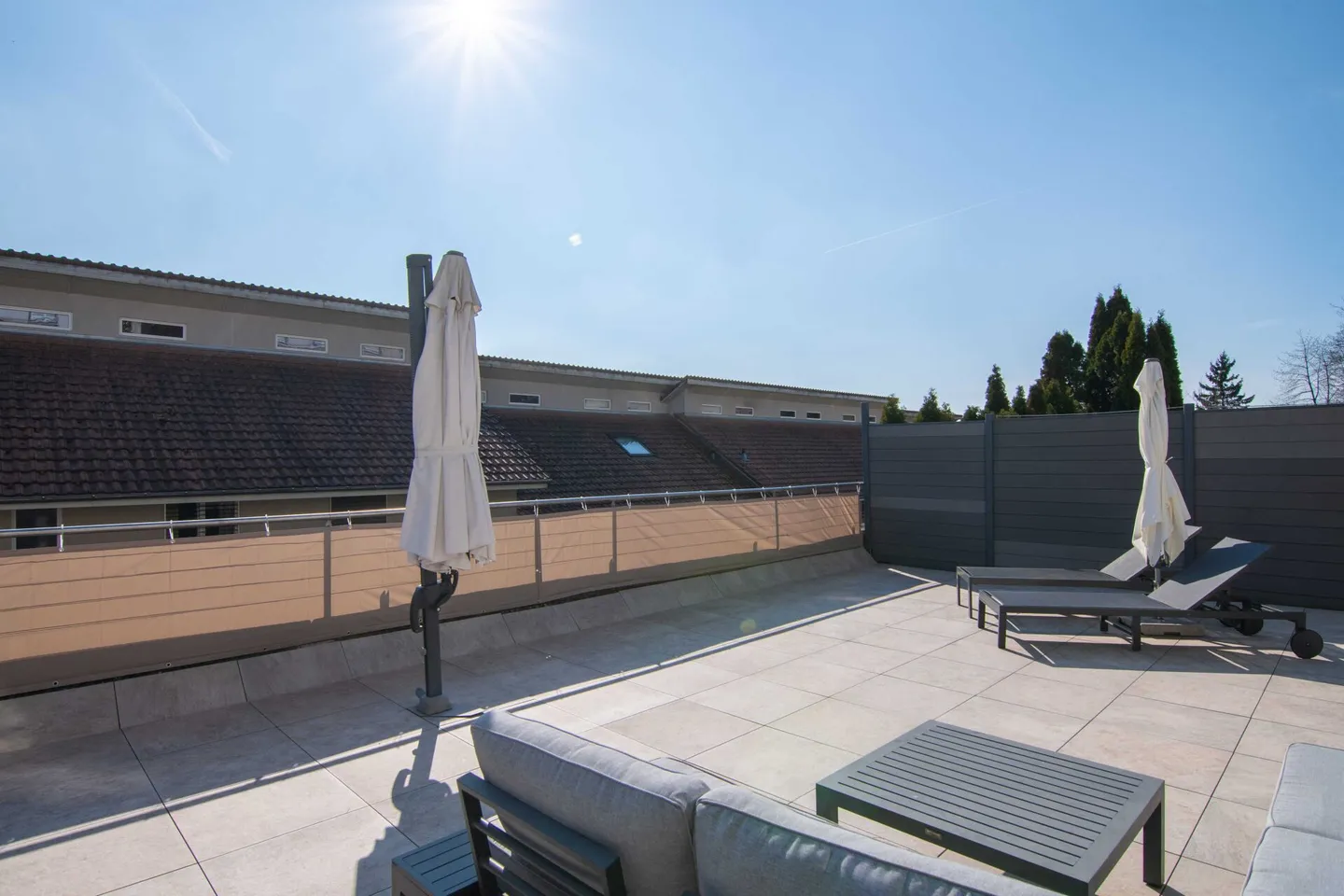 Moderna casa a terrazza di 4,5 stanze con area esterna soleggiata e posto auto. - Foto 15 di 26