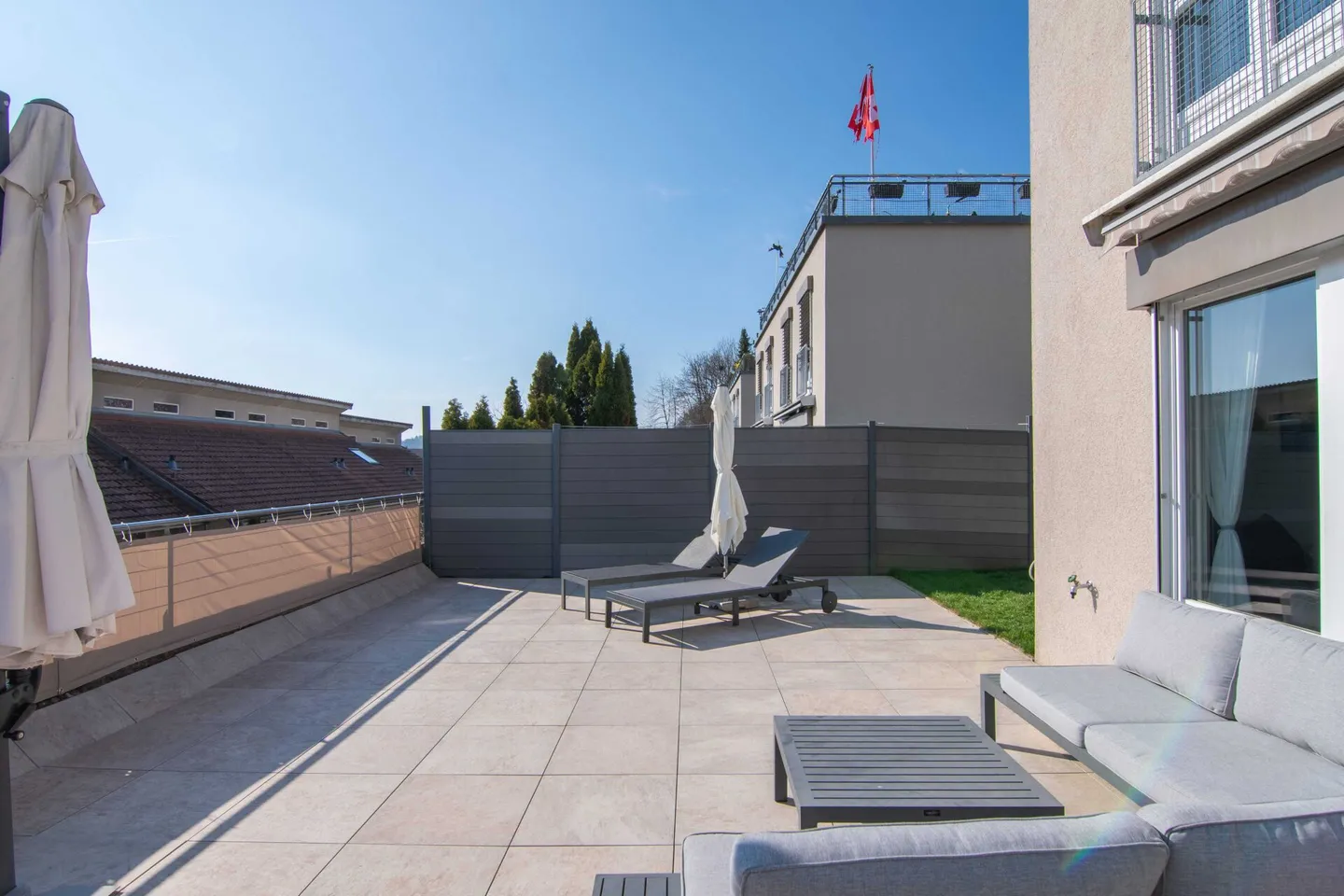 Moderna casa a terrazza di 4,5 stanze con area esterna soleggiata e posto auto. - Foto 16 di 26