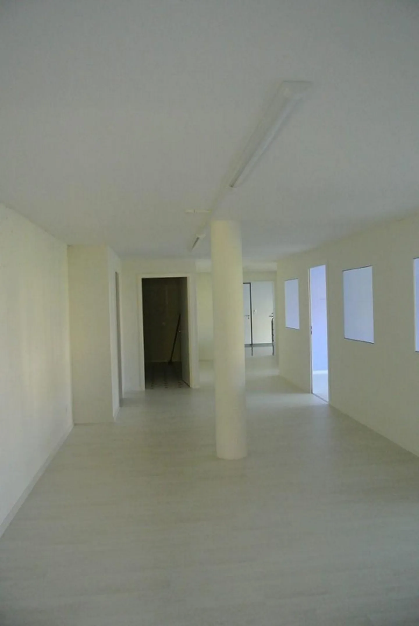 In affitto Ufficio/Commerciale/Studio 1° Piano nella Comunità Attraente M... - Foto 6 di 9